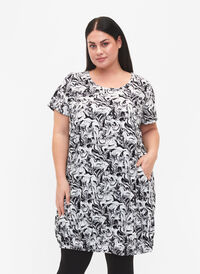 Katoenen jurk met korte mouwen en print, Swirl AOP, Model